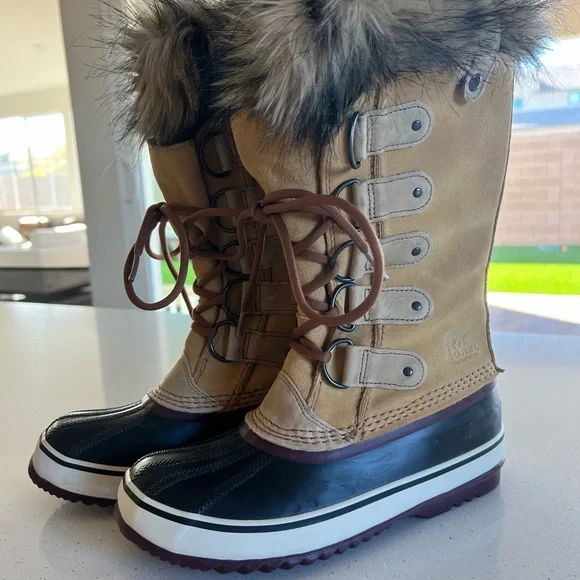 Sorel Joan of Arctic boots in Taffy and Royale. Size 8. - Picture 2 of 10